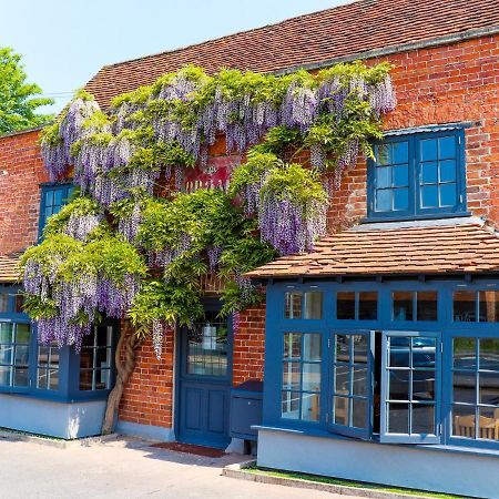 The Broad Leys Bed and Breakfast Aylesbury  Exteriör bild