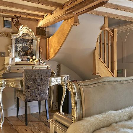 The Broad Leys Bed and Breakfast Aylesbury  Exteriör bild