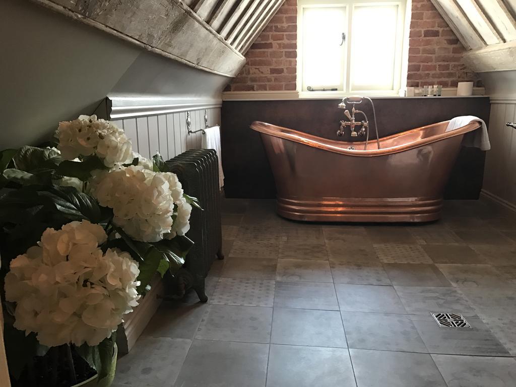 The Broad Leys Bed and Breakfast Aylesbury  Exteriör bild