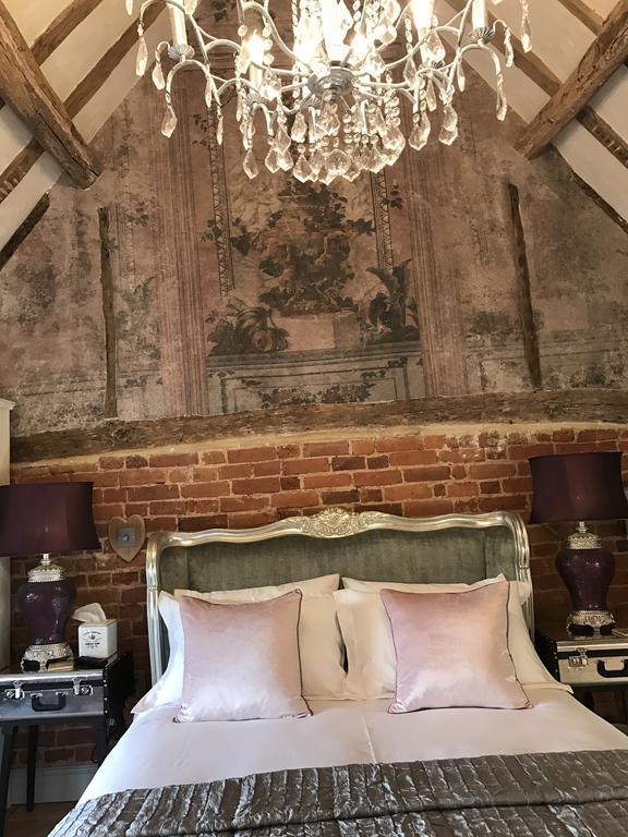 The Broad Leys Bed and Breakfast Aylesbury  Exteriör bild