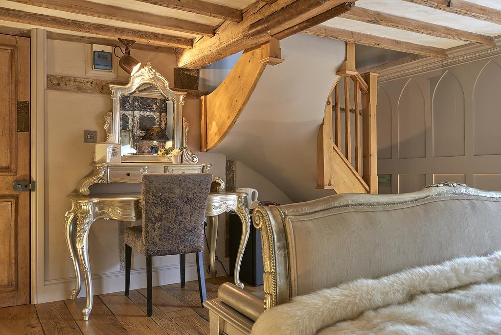 The Broad Leys Bed and Breakfast Aylesbury  Exteriör bild