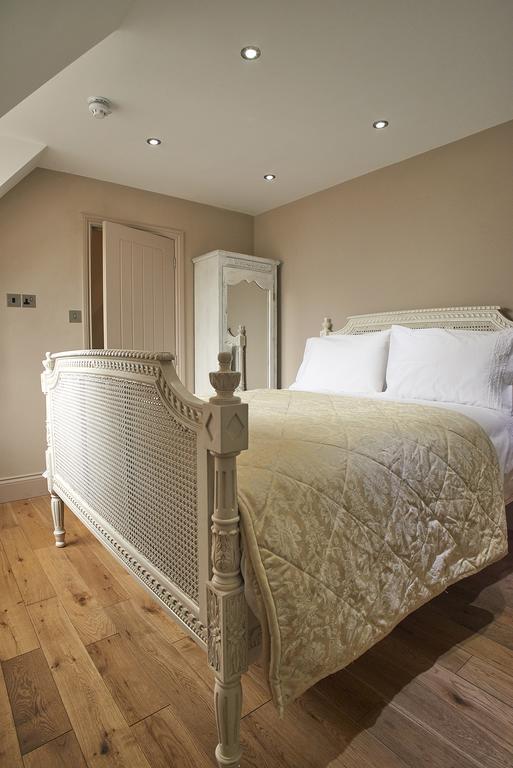 The Broad Leys Bed and Breakfast Aylesbury  Exteriör bild
