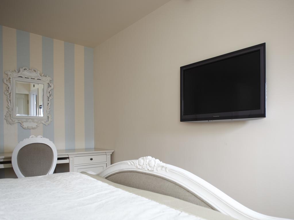The Broad Leys Bed and Breakfast Aylesbury  Exteriör bild